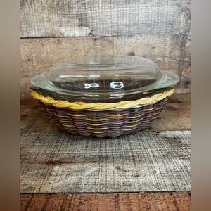 Pyrex 1.5 Qt Covered Casserole Dish Rainbow Rattan Basket 1987 6230 & Lid 683C31